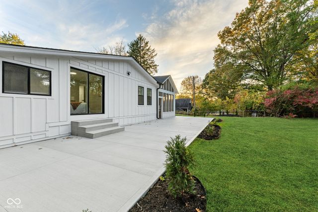 8050 W Oak Street W, Zionsville, IN 46077