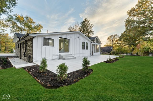 8050 W Oak Street W, Zionsville, IN 46077