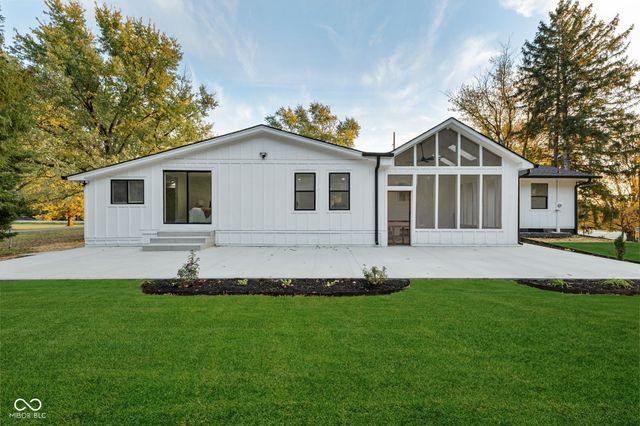 8050 W Oak Street W, Zionsville, IN 46077