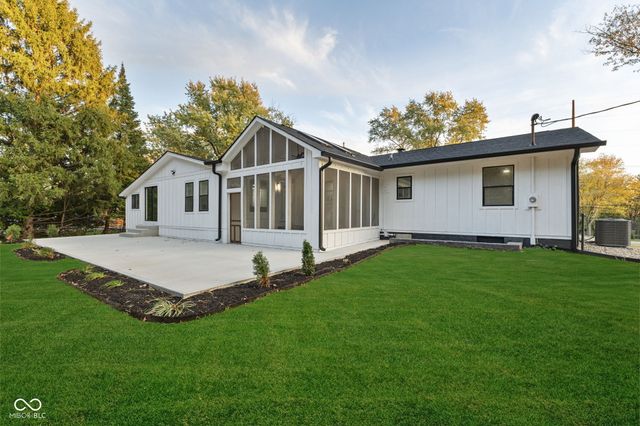 8050 W Oak Street W, Zionsville, IN 46077