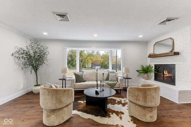 8050 W Oak Street W, Zionsville, IN 46077