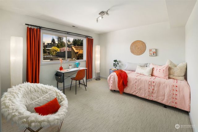 3757 W Commodore Way, Seattle, WA 98199