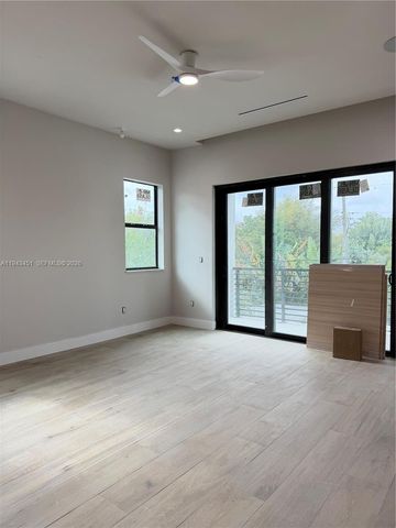 1135 NE 11th Ave, Fort Lauderdale, FL 33304