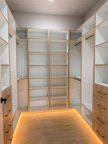 1135 NE 11th Ave, Fort Lauderdale, FL 33304