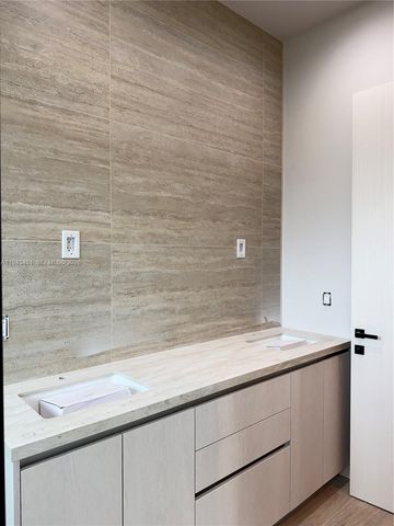 1135 NE 11th Ave, Fort Lauderdale, FL 33304