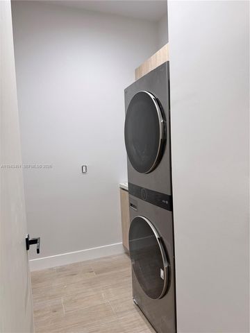 1135 NE 11th Ave, Fort Lauderdale, FL 33304