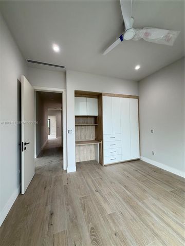 1135 NE 11th Ave, Fort Lauderdale, FL 33304