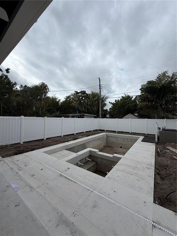 1135 NE 11th Ave, Fort Lauderdale, FL 33304