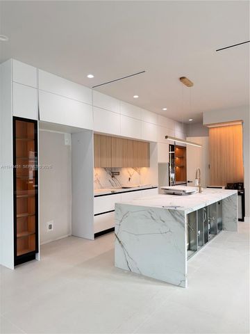 1135 NE 11th Ave, Fort Lauderdale, FL 33304