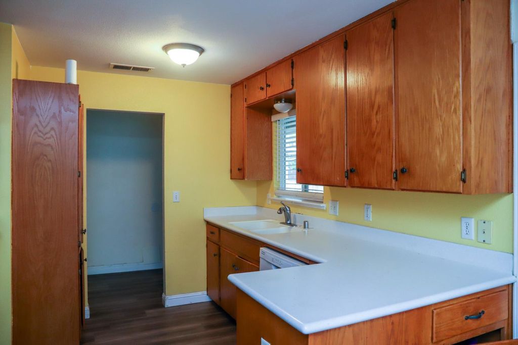 Image 10 of property listing at 4295 N Archie Avenue, Fresno, CA 93726