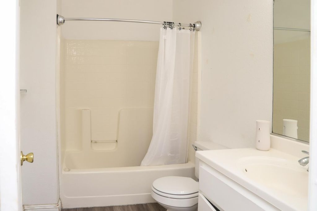 Image 18 of property listing at 4295 N Archie Avenue, Fresno, CA 93726