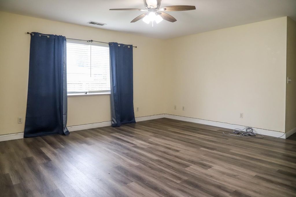 Image 2 of property listing at 4295 N Archie Avenue, Fresno, CA 93726