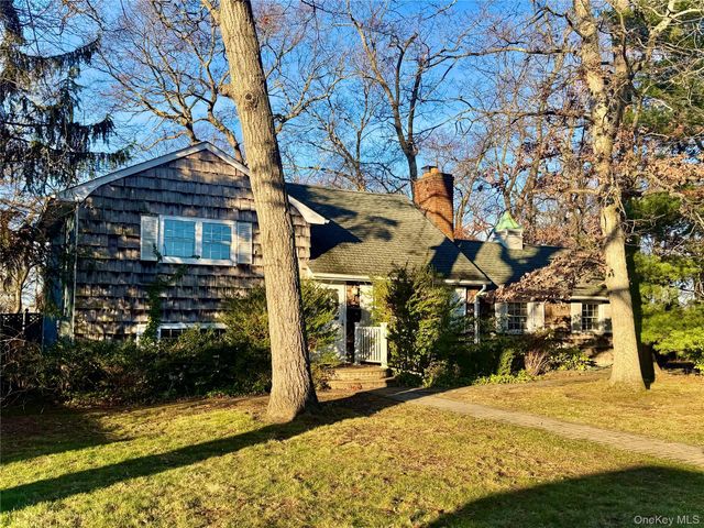 2 Kirkup Street, Bay Shore, NY 11706