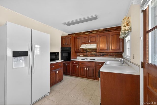 2 Kirkup Street, Bay Shore, NY 11706