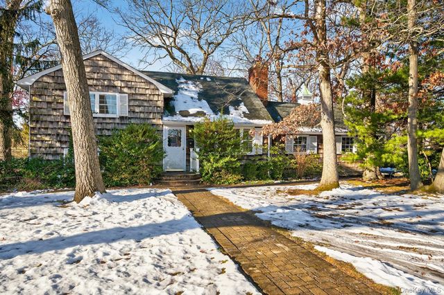 2 Kirkup Street, Bay Shore, NY 11706