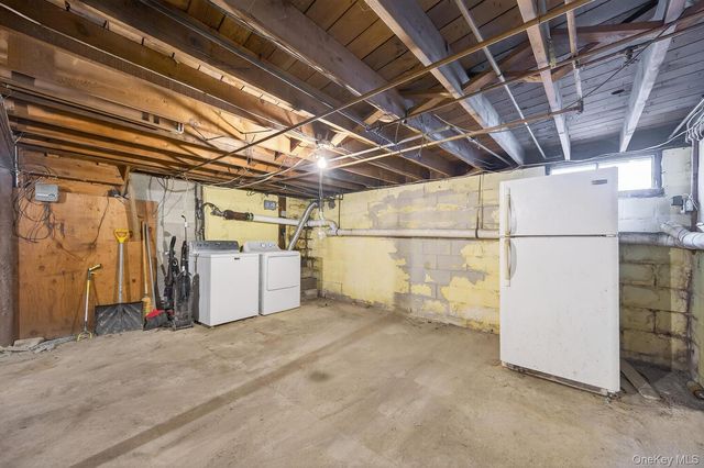 2 Kirkup Street, Bay Shore, NY 11706