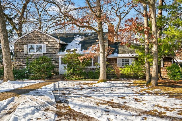 2 Kirkup Street, Bay Shore, NY 11706