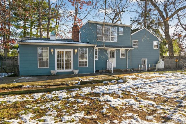 2 Kirkup Street, Bay Shore, NY 11706