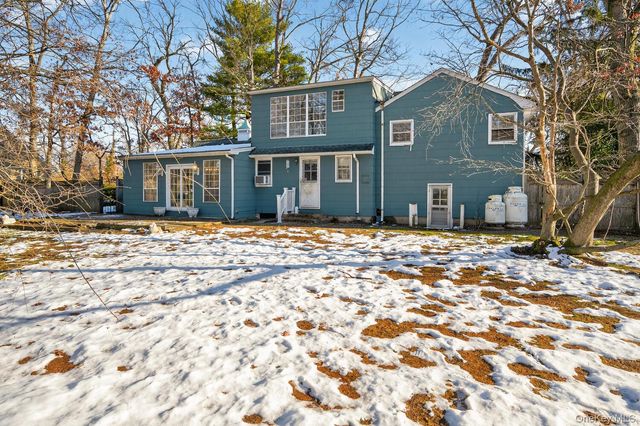 2 Kirkup Street, Bay Shore, NY 11706