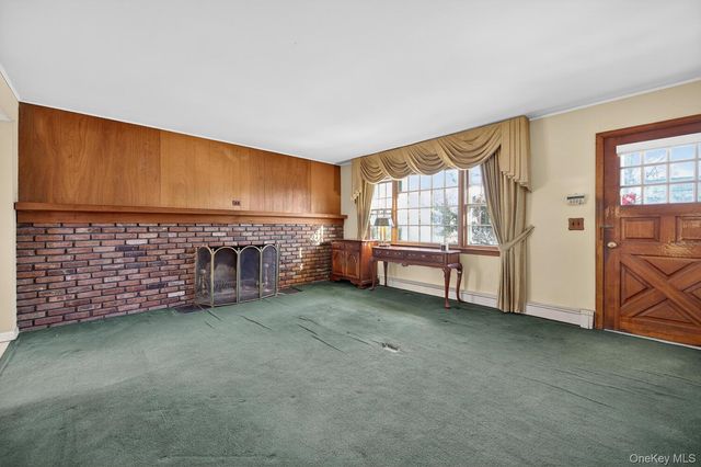 2 Kirkup Street, Bay Shore, NY 11706