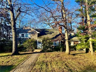 2 Kirkup Street, Bay Shore, NY 11706