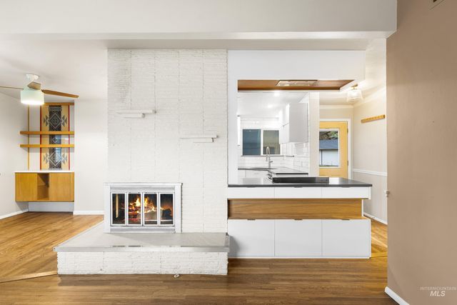 562 S Victoria Dr, Boise, ID 83705