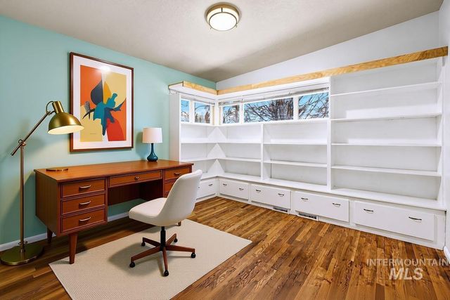 562 S Victoria Dr, Boise, ID 83705