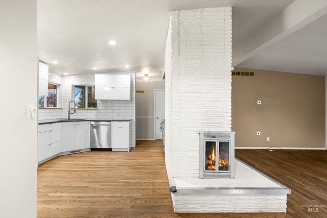 562 S Victoria Dr, Boise, ID 83705