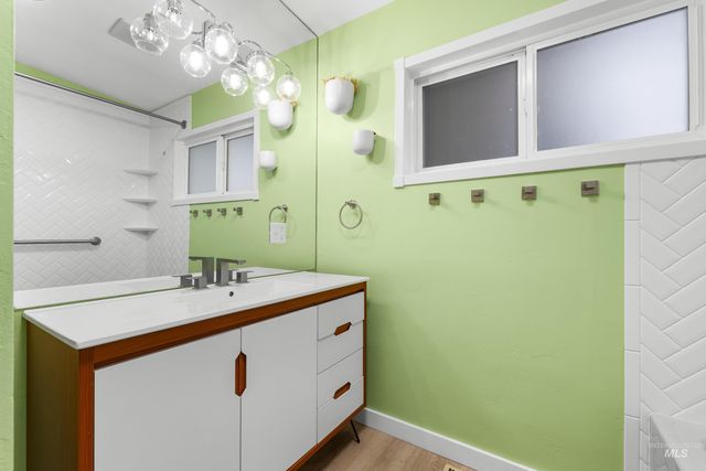 562 S Victoria Dr, Boise, ID 83705