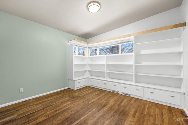 562 S Victoria Dr, Boise, ID 83705