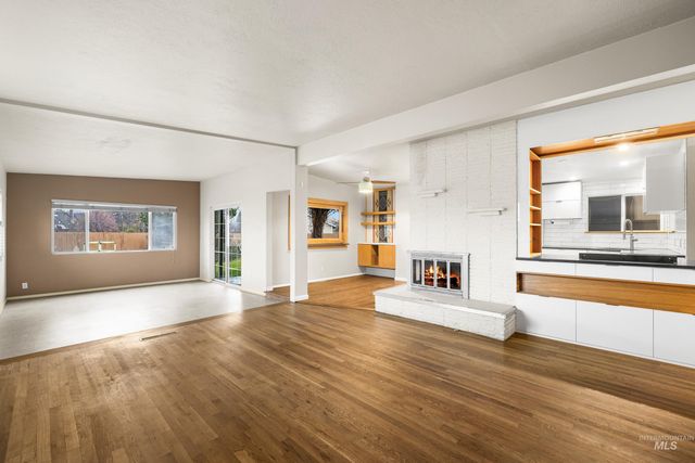 562 S Victoria Dr, Boise, ID 83705