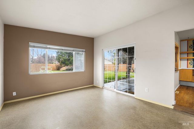 562 S Victoria Dr, Boise, ID 83705