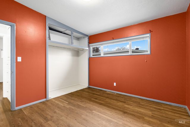 562 S Victoria Dr, Boise, ID 83705