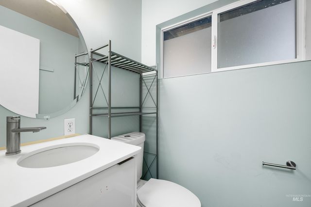 562 S Victoria Dr, Boise, ID 83705