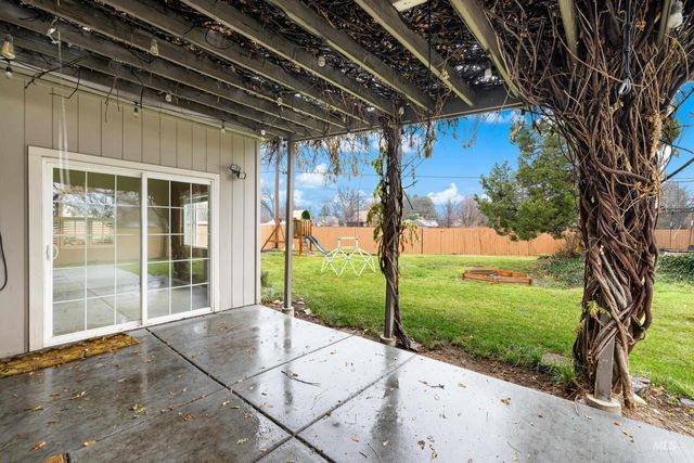 562 S Victoria Dr, Boise, ID 83705