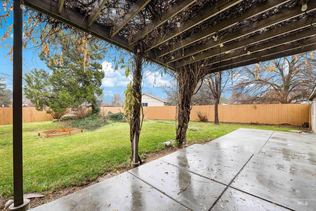 562 S Victoria Dr, Boise, ID 83705