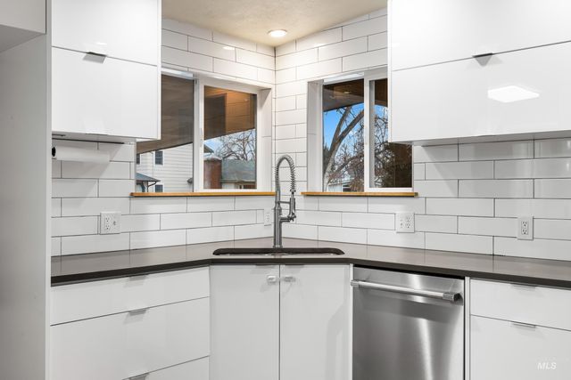 562 S Victoria Dr, Boise, ID 83705