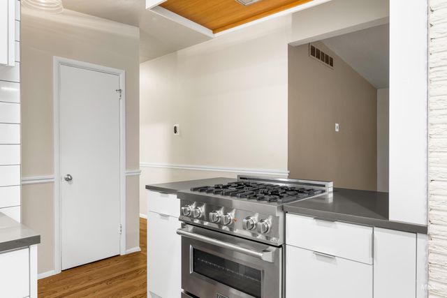 562 S Victoria Dr, Boise, ID 83705