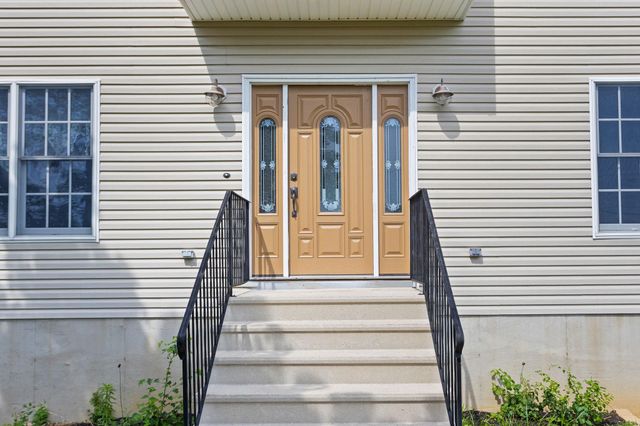 241 WINDSOR RD, Robbinsville, NJ 08691