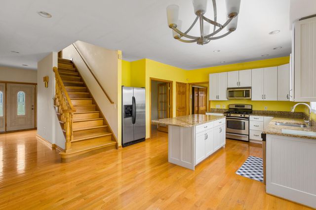 241 WINDSOR RD, Robbinsville, NJ 08691