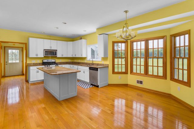 241 WINDSOR RD, Robbinsville, NJ 08691