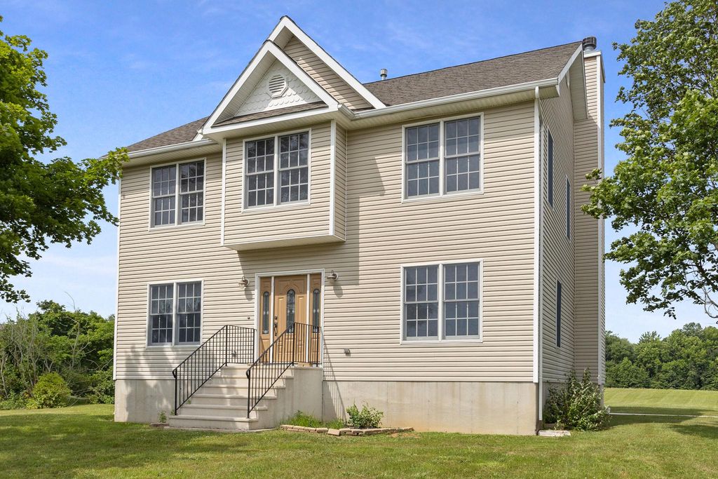 241 WINDSOR RD, Robbinsville, NJ 08691