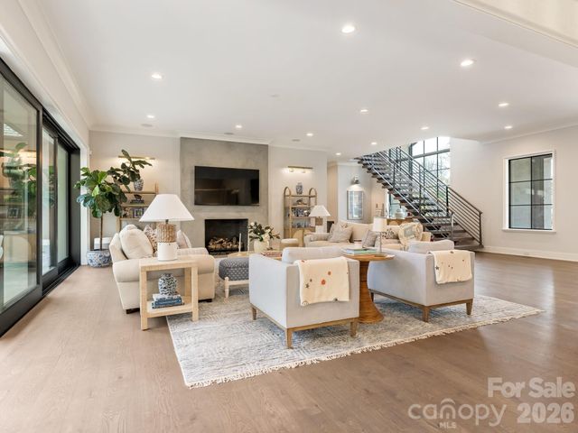 1919 Shoreham Drive, Charlotte, NC 28211