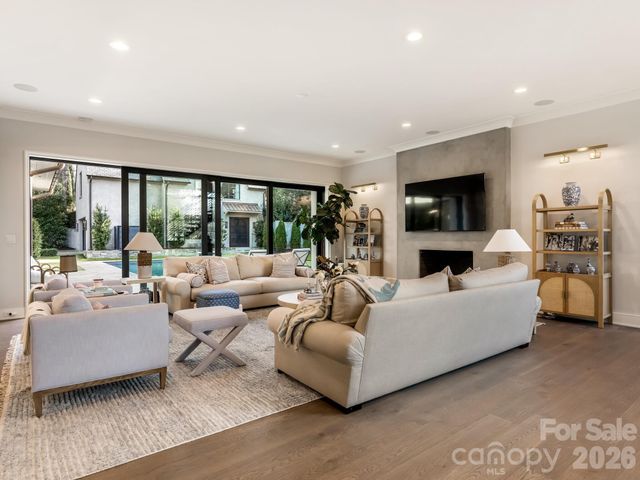 1919 Shoreham Drive, Charlotte, NC 28211