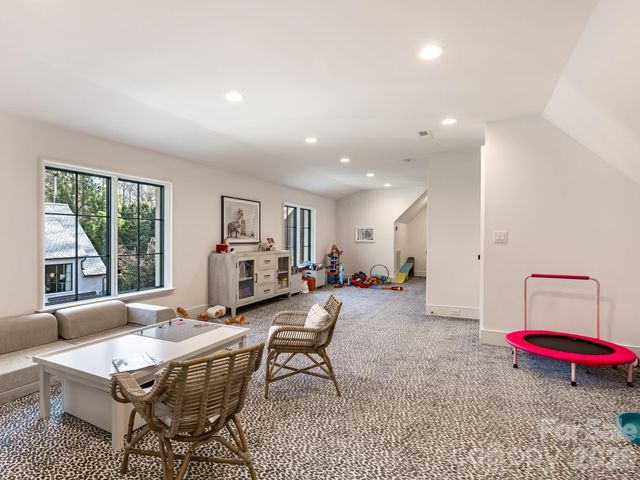 1919 Shoreham Drive, Charlotte, NC 28211