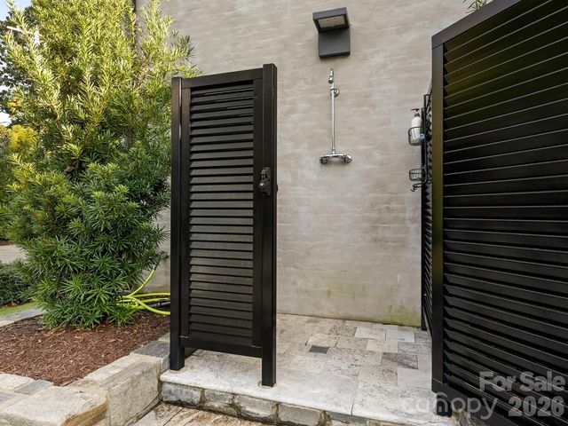 1919 Shoreham Drive, Charlotte, NC 28211