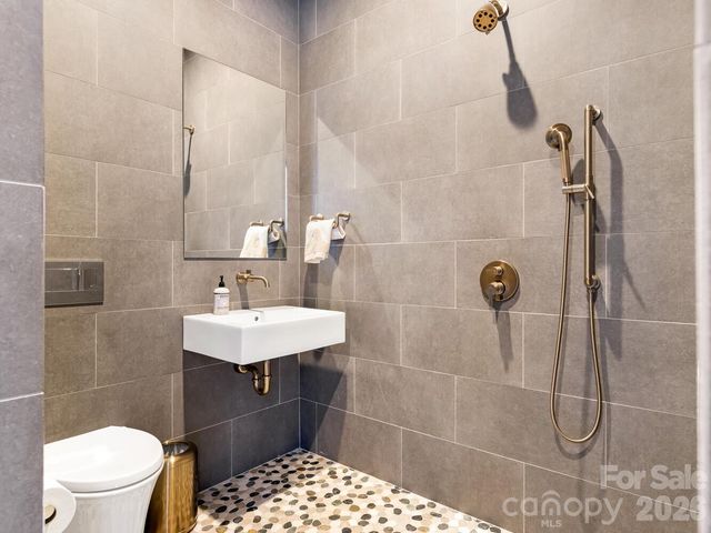 1919 Shoreham Drive, Charlotte, NC 28211