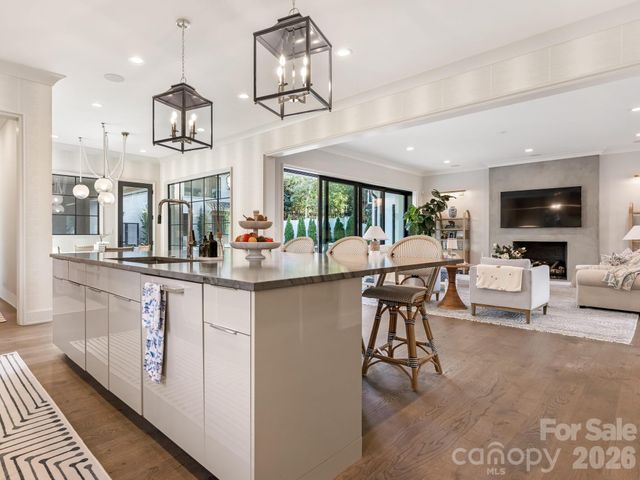 1919 Shoreham Drive, Charlotte, NC 28211