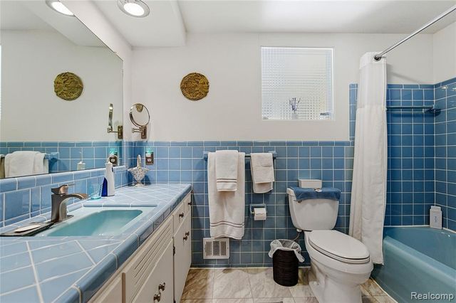 3873 Top View Court, Bloomfield Village, MI 48304