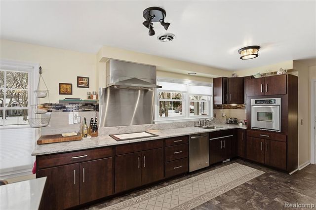 3873 Top View Court, Bloomfield Village, MI 48304